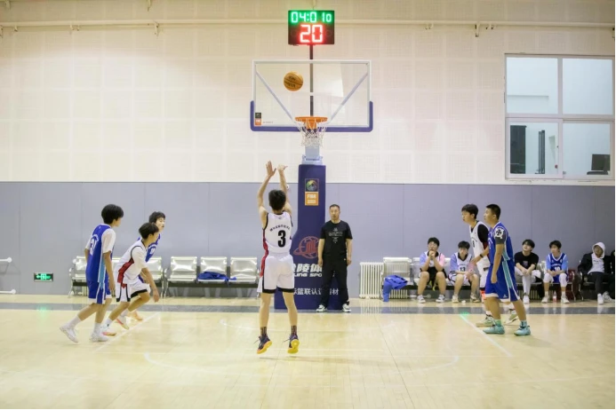 青少年篮球爱好者如何提高接球技巧?_0